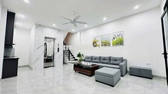 Cho thuê nhà Đội Cấn 40m², 6 tầng, thang máy, 3PN, 18 triệu/tháng