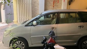 Gia đình cần bán xe Toyota Innova bản 2.0G số tự động SX 2016
