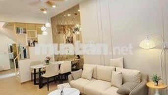Bán nhà trung tâm q10 ( cách mặt tiền vài mét 2 cửa thoát hiểm )