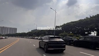 VinFast VF8 Plus 2023 Đen 5000 km
