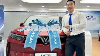 Hiếm VinFast VF9 PLUS Trần Kính 6ghế cơ trưởng Đỏ