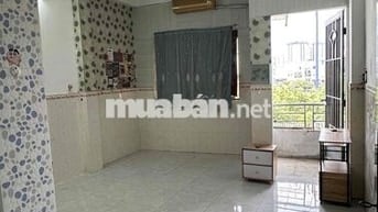 Phòng trọ Q5 21m2, ban công thoáng, sạch sẽ