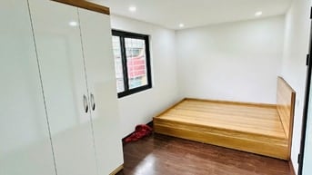 Chính chủ (miễn TG) cho thuê CH tầng 4, E8, 2 ngủ, 2 vs, đủ đồ tại TT 