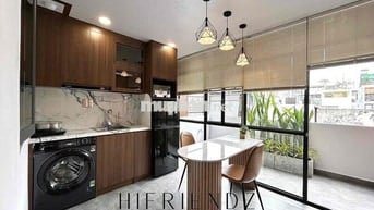PENTHOUSE NGAY TẠI QUẬN 1 TÁCH BẾP BAN CÔNG