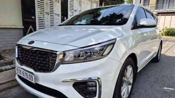 Cần bán Sedona 2019 Dầu,bản full option,màu trắng,gđ sử dụng mới 98%.