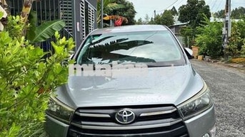 Toyota Innova 2.0E Số sàn Bạc 332.000 km