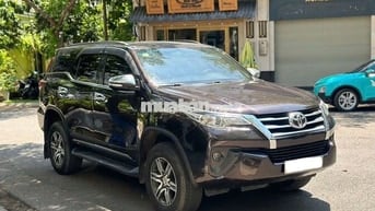 Toyota Fortuner 2.4G 4x2 MT 2017 Nâu 120.000 km