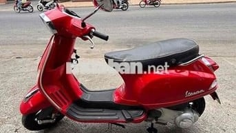 Piaggio Vespa Đỏ