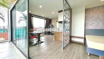 🏙 View Landmark Cực Đẹp – Căn Hộ Tone Gỗ Sang Xịn Gần HUTECH & Quận 1
