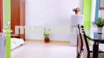 P 4800  Tại 430/17 CMT8   ĐT 30m có 2 Cửa Sổ Thoáng mát. Ful nội Thất