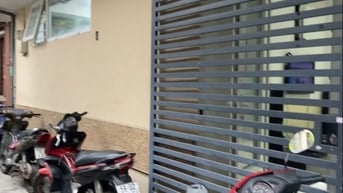Cho thuê nhà 214/C15 Nguyễn Trãi Q1,nhà bếp ,3 phòng ngủ và 2 WC