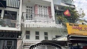 Nhà mặt tiền sát chợ Hồ Trọng Quý