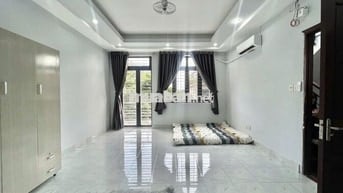 PHÒNG BAN CÔNG RỘNG THOÁNG - THANG MÁY - SÁT QUẬN 5 