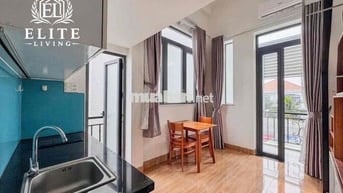 ĐI BỘ QUA ĐẠI HỌC KINH TẾ UEH QUẬN 10