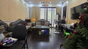 Bán nhà phố Trung Kính 55m2, ngõ thông, khu phân lô, gần hồ. 13,5 tỷ