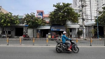 Nhà 1 trệt 2 lầu mặt tiền Kênh Tân Hoá, nhà cách Đầm Sen chỉ 300m