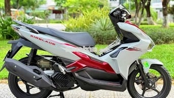 Honda Air Blade 2025 Trắng đỏ Tự động