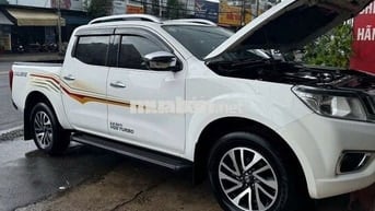 Nissan Navara Calibre Trắng Dầu 5 chỗ