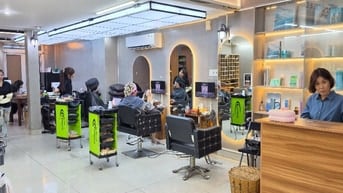 Salon tuyển thợ phụ tóc nữ quận 7