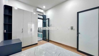 Cho Thuê Phòng Tách Bếp & Bancong Full NT Thang Máy Sát ĐH UEH , VHU