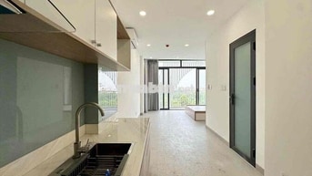 STUDIO 35m2 BAN CÔNG RIÊNG SIÊU BỰ TRÊN TRỤC ĐƯỜNG LỚN CV LÀNG HOA