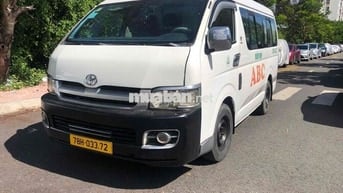 Toyota Hiace van dầu