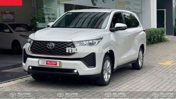 Toyota Innova Cross CVT 2024 Trắng ngọc trai 8 chỗ