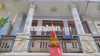 Trệt 2 lầu full nội thất 4*10; 3pn đg xe hơi Rẻ chốt lẹ