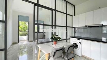 CHO THUÊ CĂN HỘ BAN CÔNG NGAY QUẬN 1 - CẠNH CÔNG VIÊN LÊ VÂN TÁM Q1