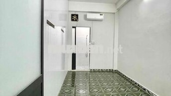 Gần bến xe Q8 giá 3tr3 sẵn máy lạnh ở liền được wc riêng