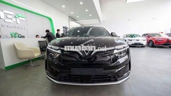 VinFast VF8 Plus 2023 Đen