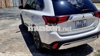Mitsubishi Outlander Premium 2020 Trắng 7 chỗ