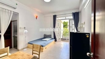 Cho Thuê Căn Hộ Bancol Máy Giặt Riêng Rộng 30m2 Gần Bờ Kè Hoàng Sa Q3