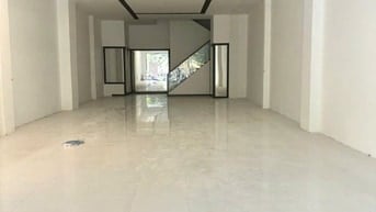 Cho thuê nhanh nhà mặt đường Hai Bà Trưng ,  Phường 5 , Quận 3 cũ 