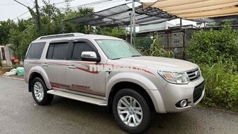 Ford Everest 2014 Máy dầu Bạc 7 chỗ