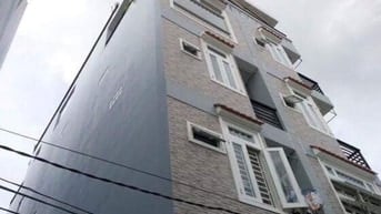 Chủ nhà cho thuê phòng có ban công, wifi miễn phí và chỗ đậu xe.