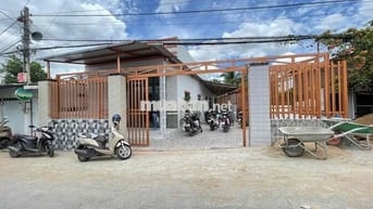 Nhà sân vườn mới 2 phòng hẻm Nguyễn Văn Trường