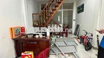 cho thuê nhà hxh đồng đen tân bình. DT: 3m5 x 9m trêt lầu 8tr5