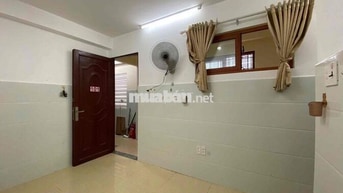 Cuối đường Hoa Sữa, đi bộ 100m ra Phan Xích Long