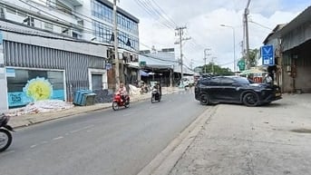 Cho Thuê Nhà Mở TT Thương mại Tổng DT 1000m2. Q12