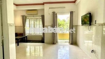 Phòng ngay bến xe quận 8 giá 4tr5 có ban công ở được 6 người
