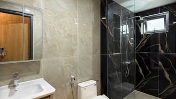 NHÀ XÂY 4 TẦNG - ĐƯỜNG 2 Ô TÔ TRÁNH, CẠNH ĐƯỜNG - XÔ VIẾT NGHỆ TĨNH
