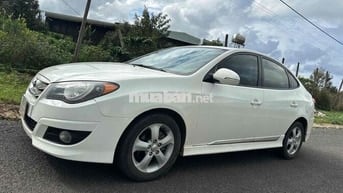 Hyundai Avante Trắng Tự động Xăng
