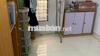 Nhà nhỏ 23m2 Nơ Trang Long cho cặp vợ chồng trẻ giá rẻ