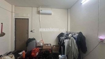 Mình cần pass phòng Giá 2tr8 cọc 1 tháng  dv 150   nước 100k/nguoi   x