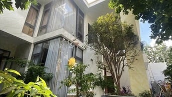 Biệt Thự Góc 2MT 151 Trần Não Q2, 14m x 16m, 2 Tầng sân vườn, Khu VIP 