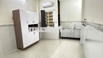 CHDV bình dân, gần sân bay và Etown Cộng Hoà.