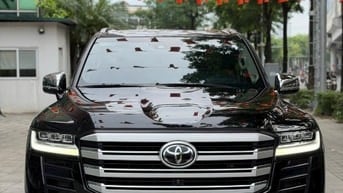 Land Cruiser LC300 sản xuất 2026 siêu lướt.