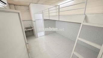 Còn 1 phòng. 4x5m có tolet riêng. Có gác lửng. Giờ giấc tự do. Free bã