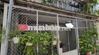 NHÀ NGUYỄN KHOÁI Q4- 50m2 - 2 LẦU ĐÚC- HẺM 1 XẸT- 4 TỶ nhỉnh